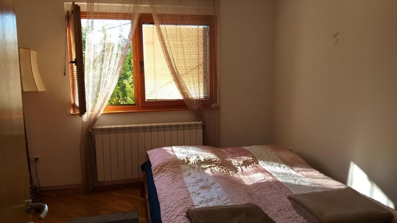 Apartman Sa Garazom I Internetom SJJ Eksteriør billede